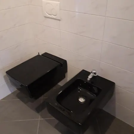 Lona Apartment *